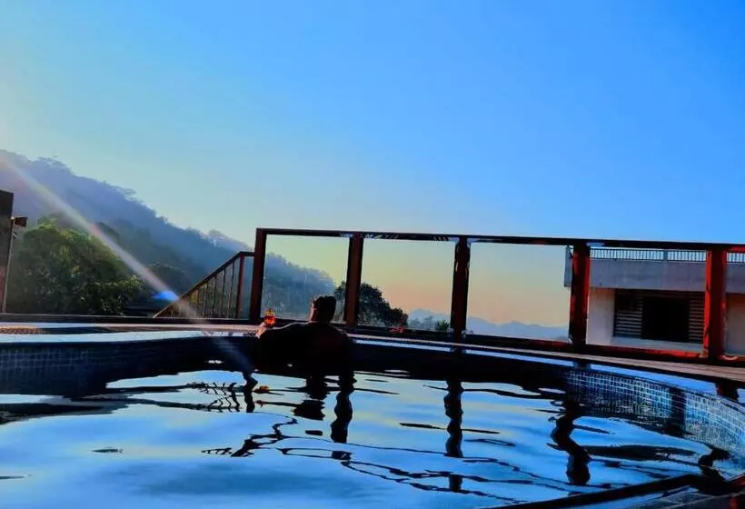 Hotelli Manthra Leisure