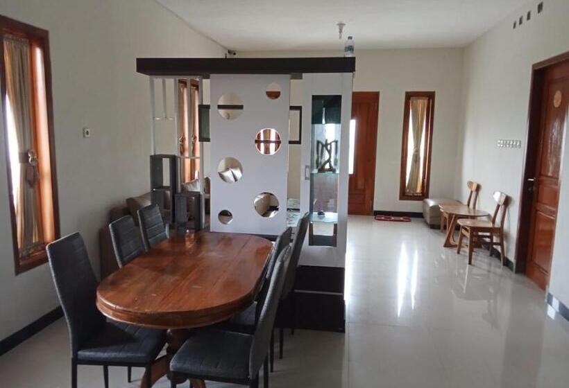 펜션 Aaa, Astungkara, Amazing Bromo Villa, Managed By Triple A Tour, Additional Bromo Jeep Tour And Airpo