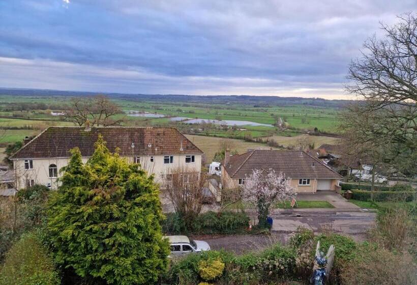 تختخواب و صبحانه Phoenix Rise Retreat