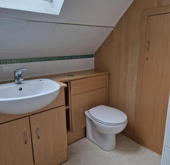 تختخواب و صبحانه Phoenix Rise Retreat