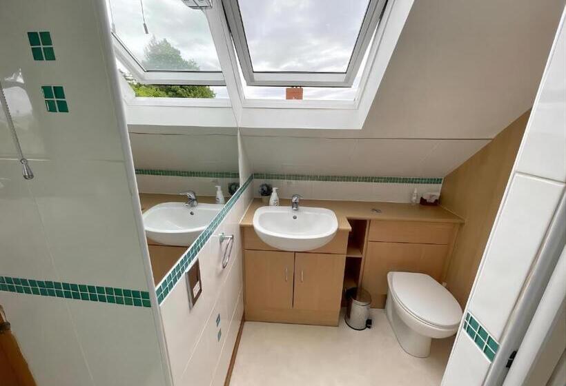 تختخواب و صبحانه Phoenix Rise Retreat