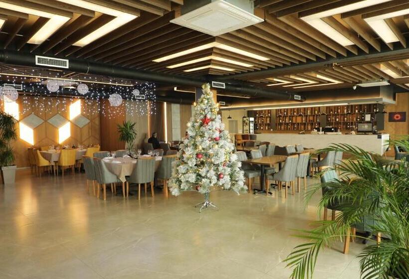 هتل Andoena Resort