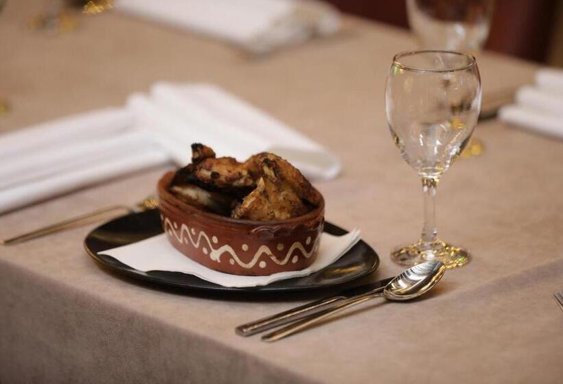 هتل Andoena Resort