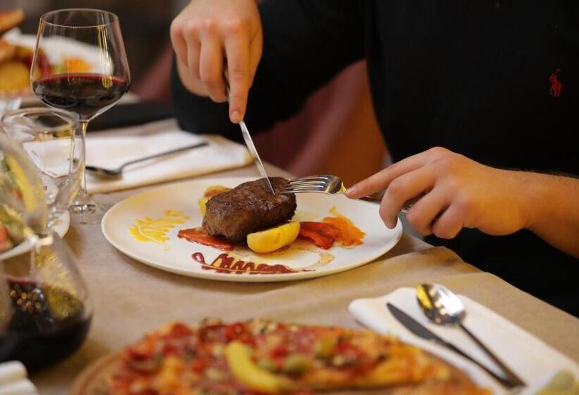 هتل Andoena Resort