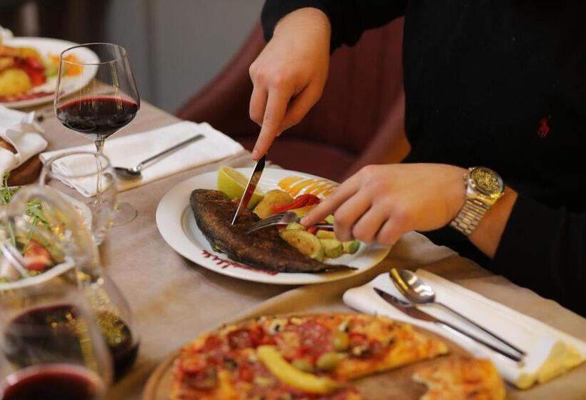 هتل Andoena Resort