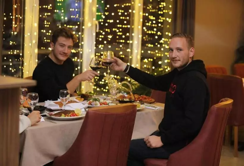 هتل Andoena Resort