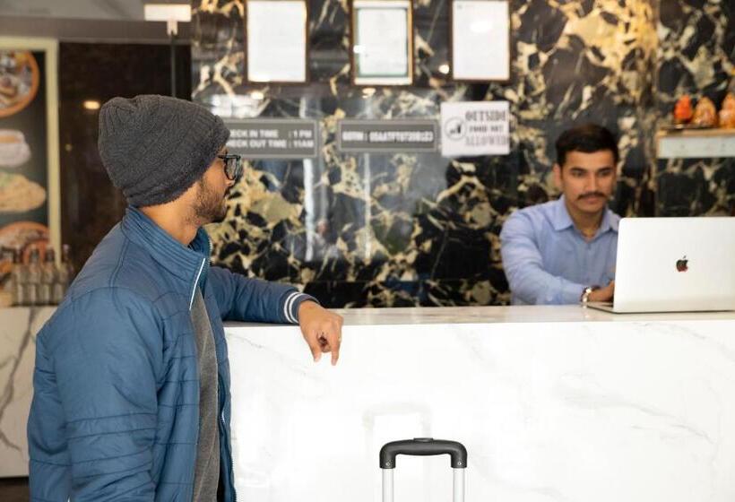 Hotel B2l Hills At Tapoavn