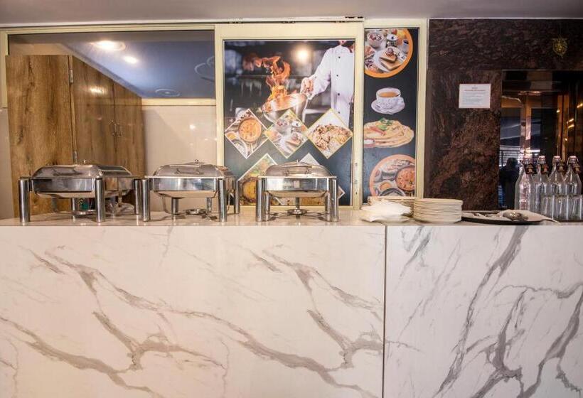 Hotel B2l Hills At Tapoavn