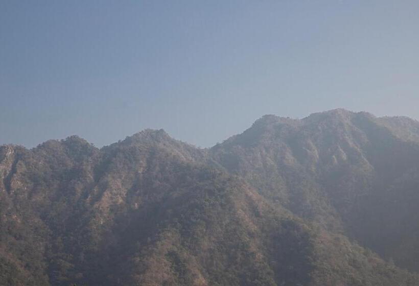 Hotel B2l Hills At Tapoavn