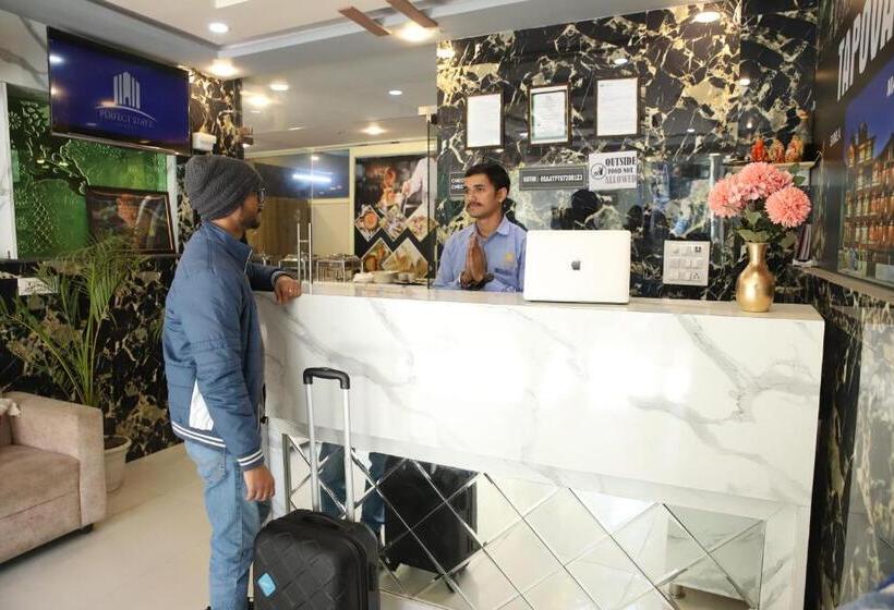 Hotel B2l Hills At Tapoavn