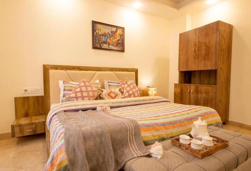 Hotel B2l Hills At Tapoavn