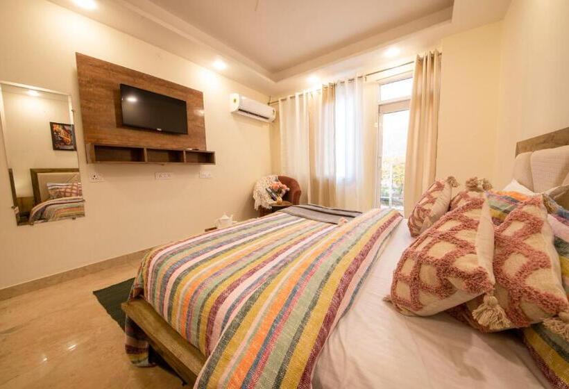 Hotel B2l Hills At Tapoavn