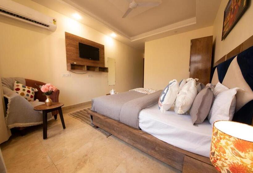 Hotel B2l Hills At Tapoavn