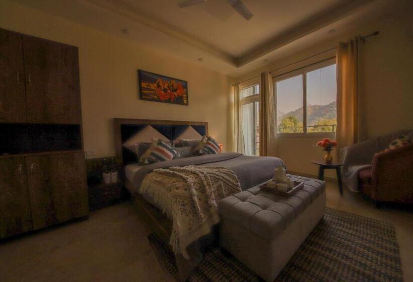 Hotel B2l Hills At Tapoavn