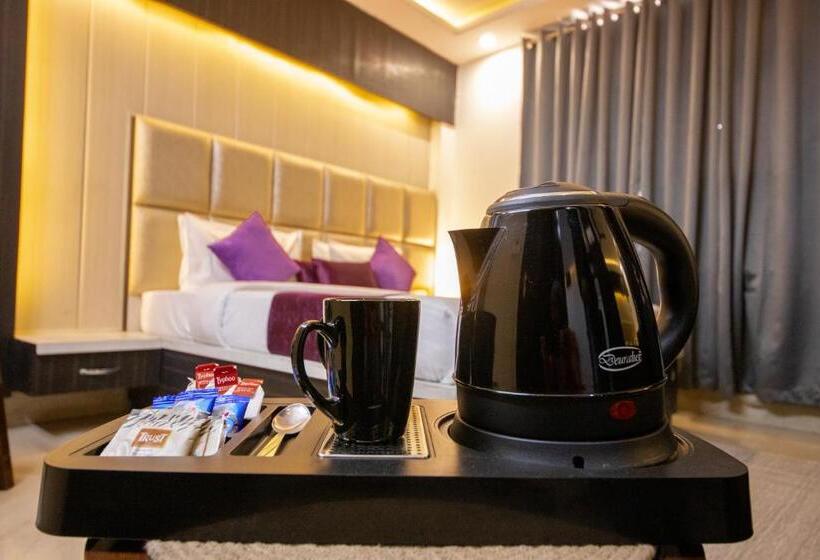 Hotel B2l Hills At Tapoavn