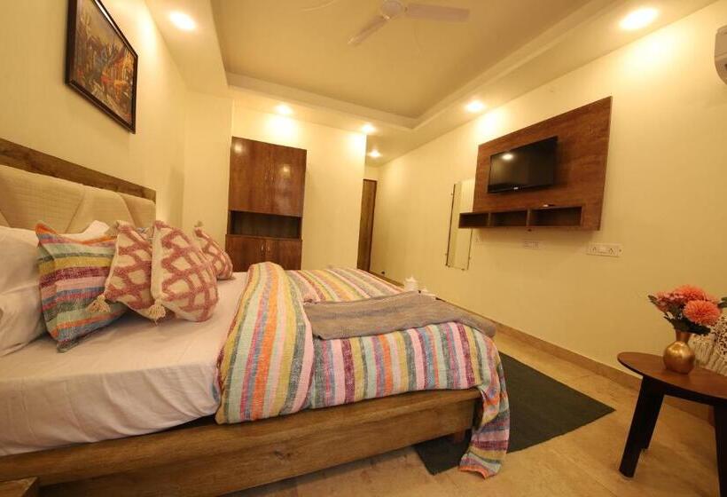 Hotel B2l Hills At Tapoavn