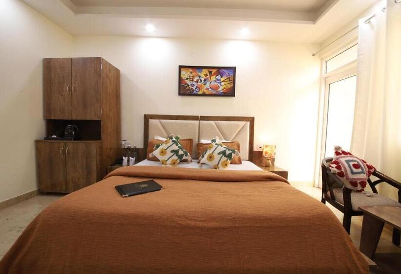 Hotel B2l Hills At Tapoavn