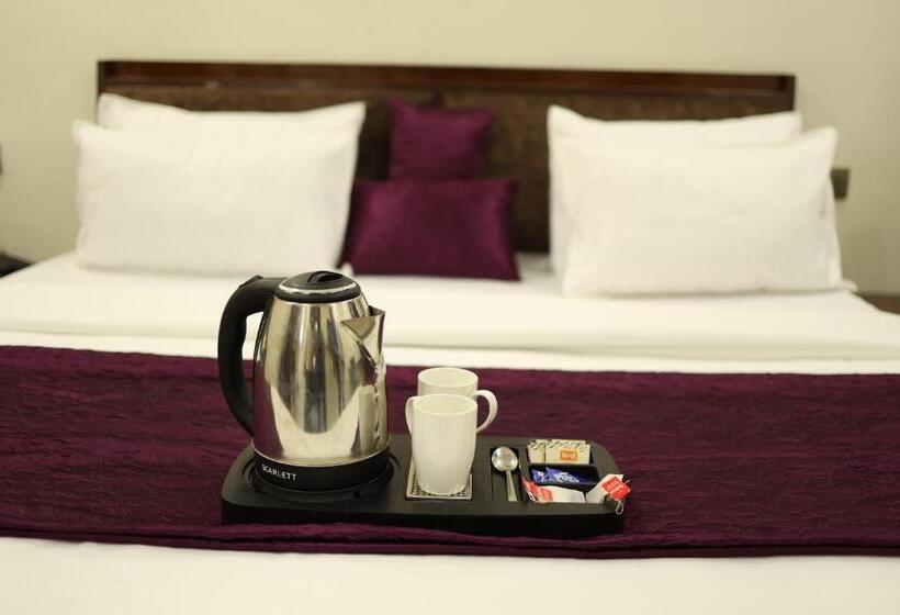 Hotel B2l Hills At Tapoavn