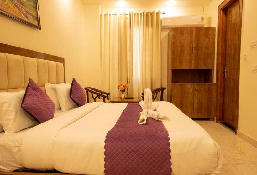 Hotel B2l Hills At Tapoavn