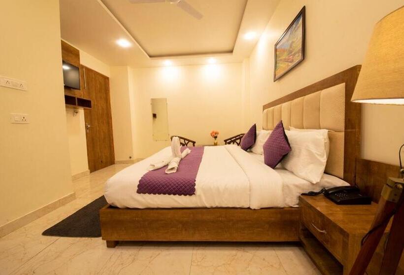 Hotel B2l Hills At Tapoavn