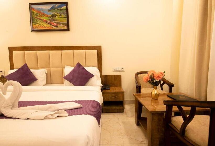 Hotel B2l Hills At Tapoavn