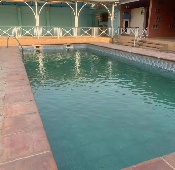 هتل Foster Inn