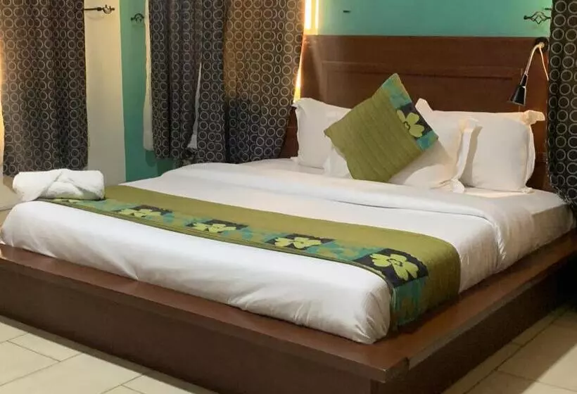 هتل Foster Inn