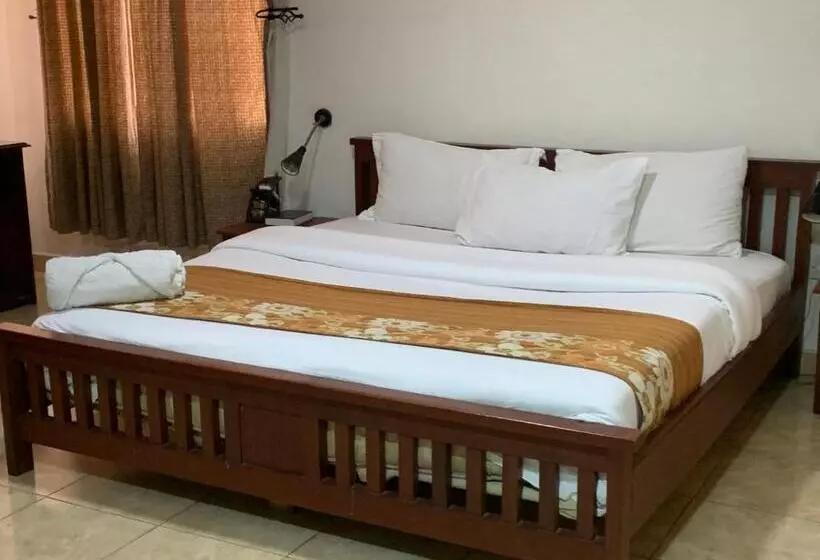 هتل Foster Inn