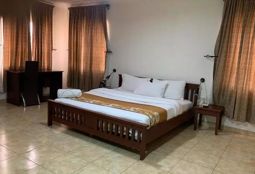هتل Foster Inn