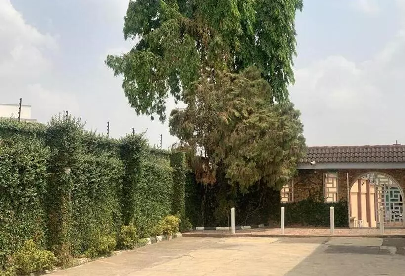 هتل Foster Inn