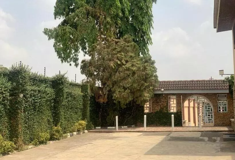 هتل Foster Inn
