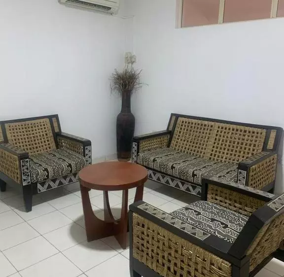 هتل Foster Inn
