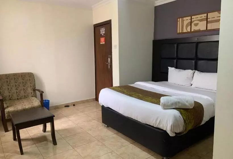 هتل Foster Inn