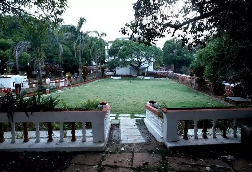 ホテル Ishwar Inn By Joy Suites