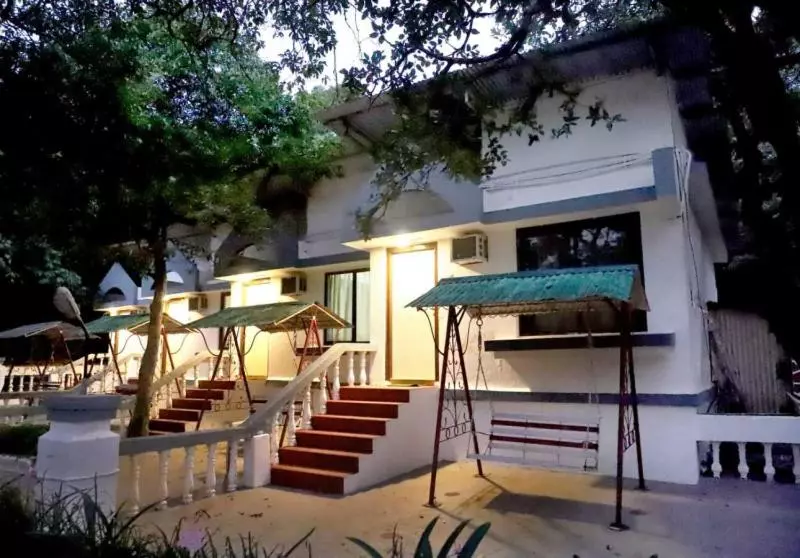 ホテル Ishwar Inn By Joy Suites
