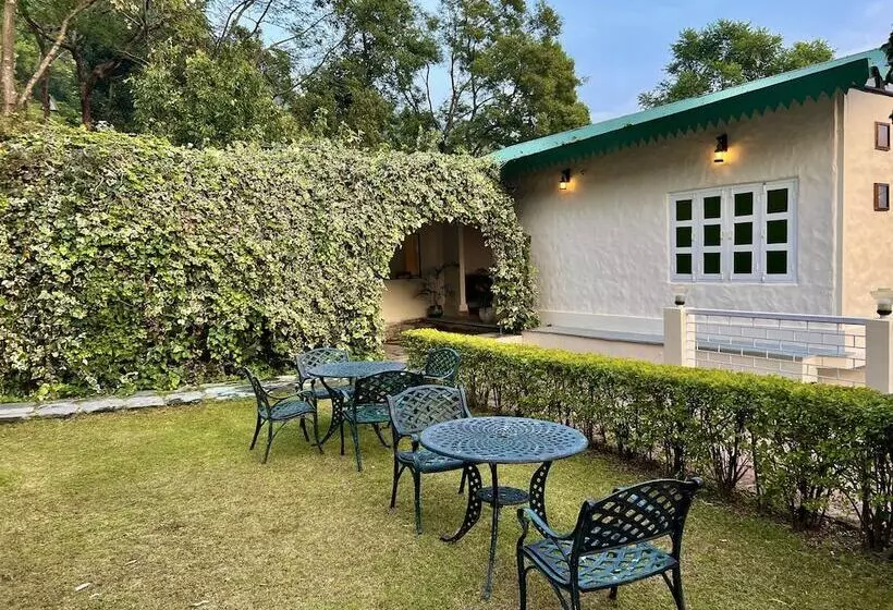 Hotelli Maati Resort By The Lake Hill