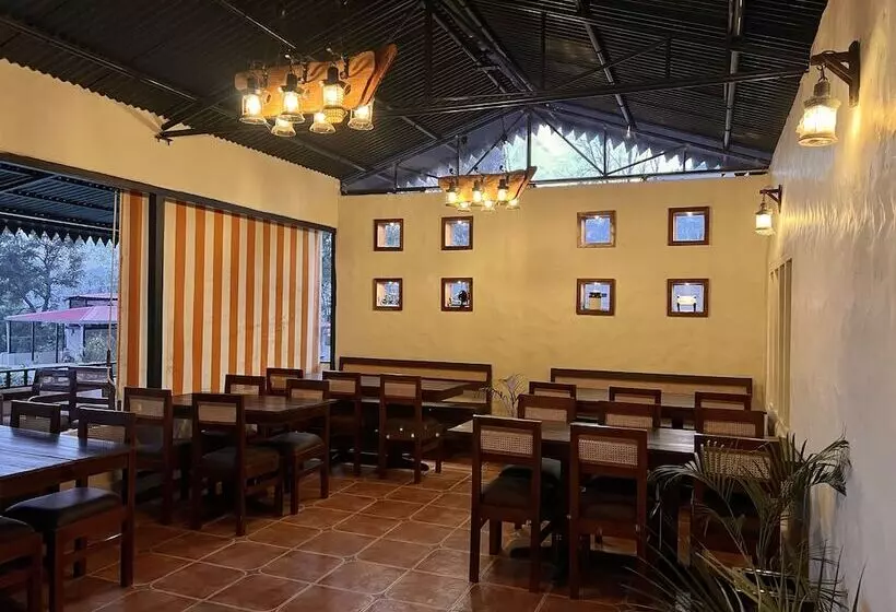 Hotelli Maati Resort By The Lake Hill