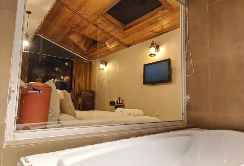 Hotelli Maati Resort By The Lake Hill