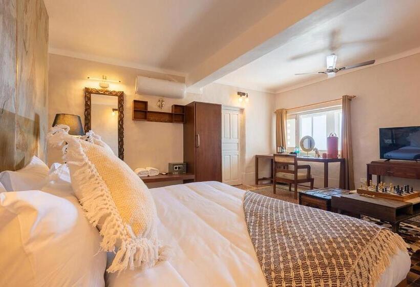 בית מלון כפרי Maati Resort By The Lake Hill