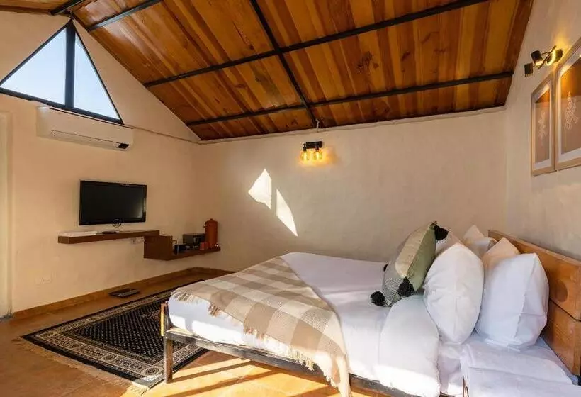 Hotelli Maati Resort By The Lake Hill