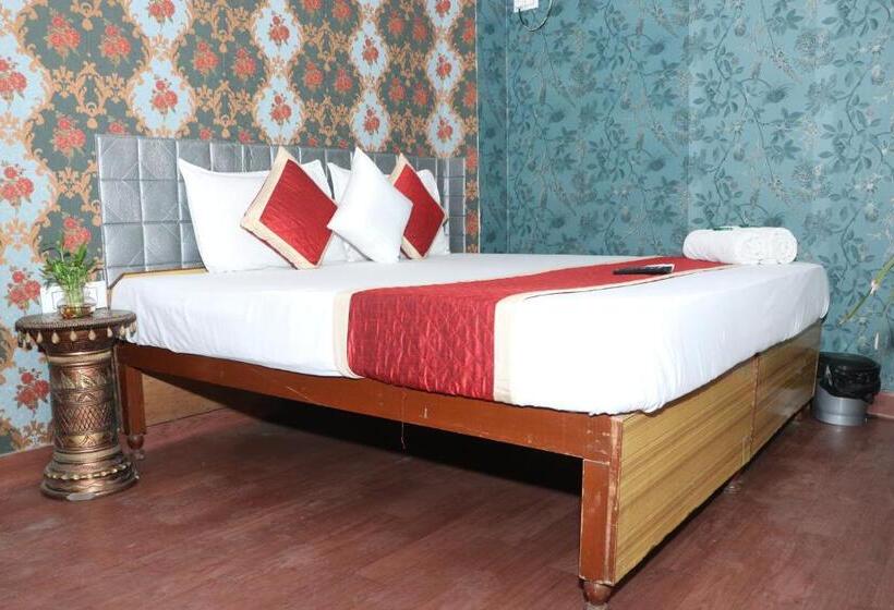 בית מלון כפרי New Agarwal