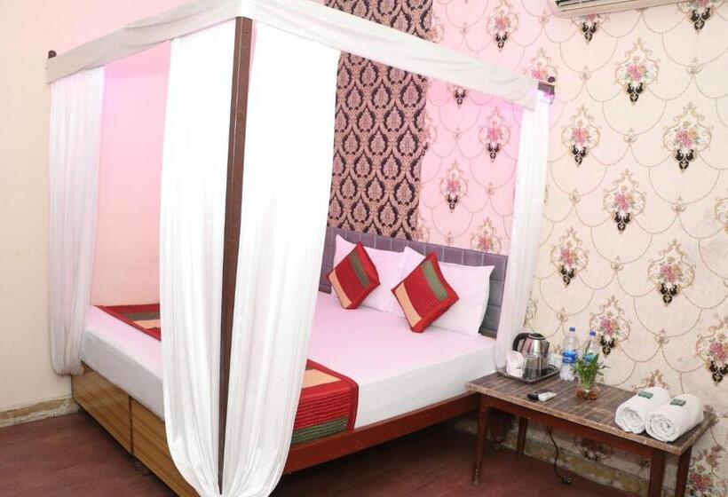 בית מלון כפרי New Agarwal