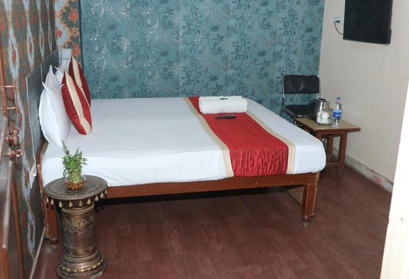 בית מלון כפרי New Agarwal