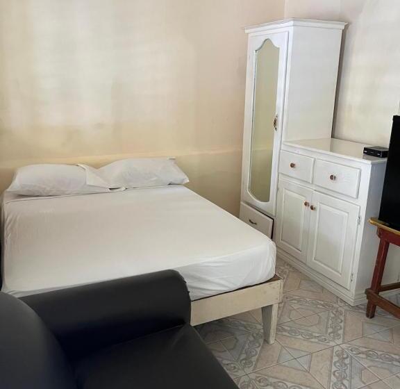 پانسیون Andre S Guest House