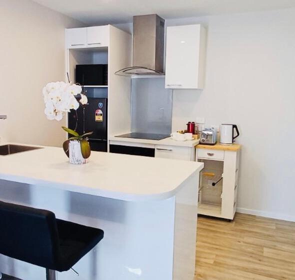 膳宿费 Christchurch Airport Stop