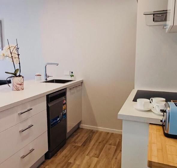 膳宿费 Christchurch Airport Stop