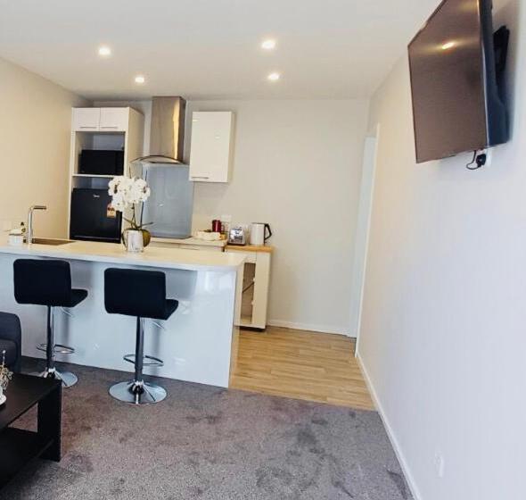 膳宿费 Christchurch Airport Stop