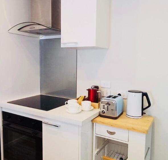 膳宿费 Christchurch Airport Stop