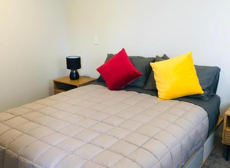 膳宿费 Christchurch Airport Stop