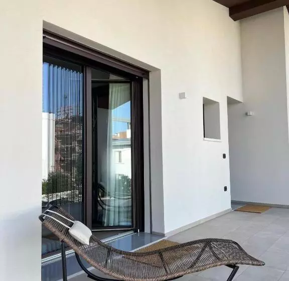 Majatalo Green House